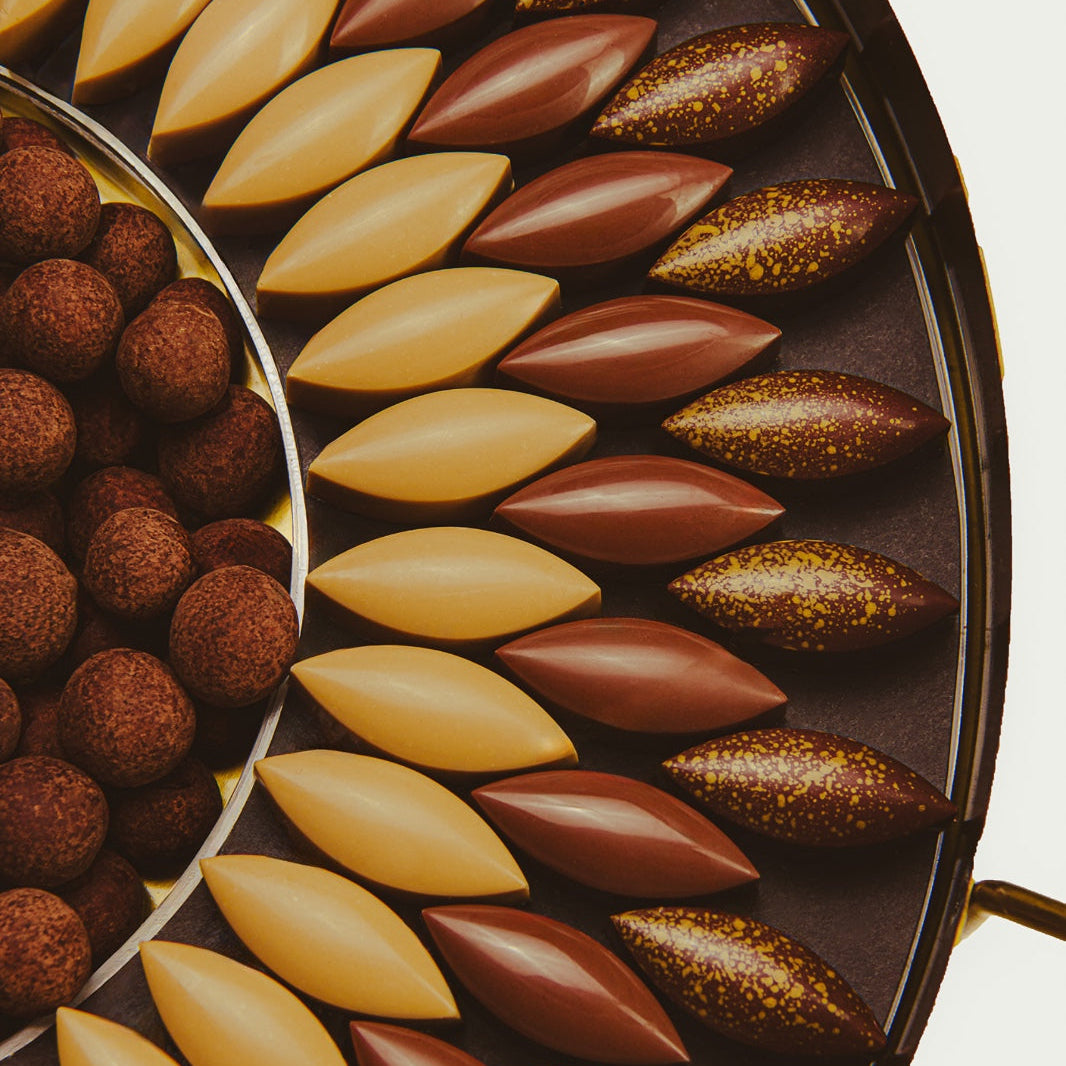 GRAND ARABESQUE BRASS TRAY