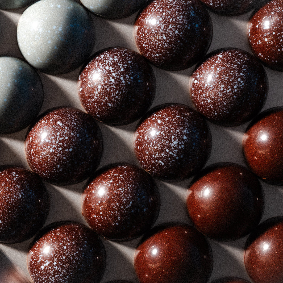 MORNI CHOCOLATE BONBON TIN