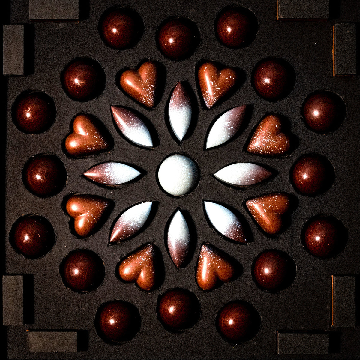 SIGNATURE RANGOLI BOX : BONBON EDITION