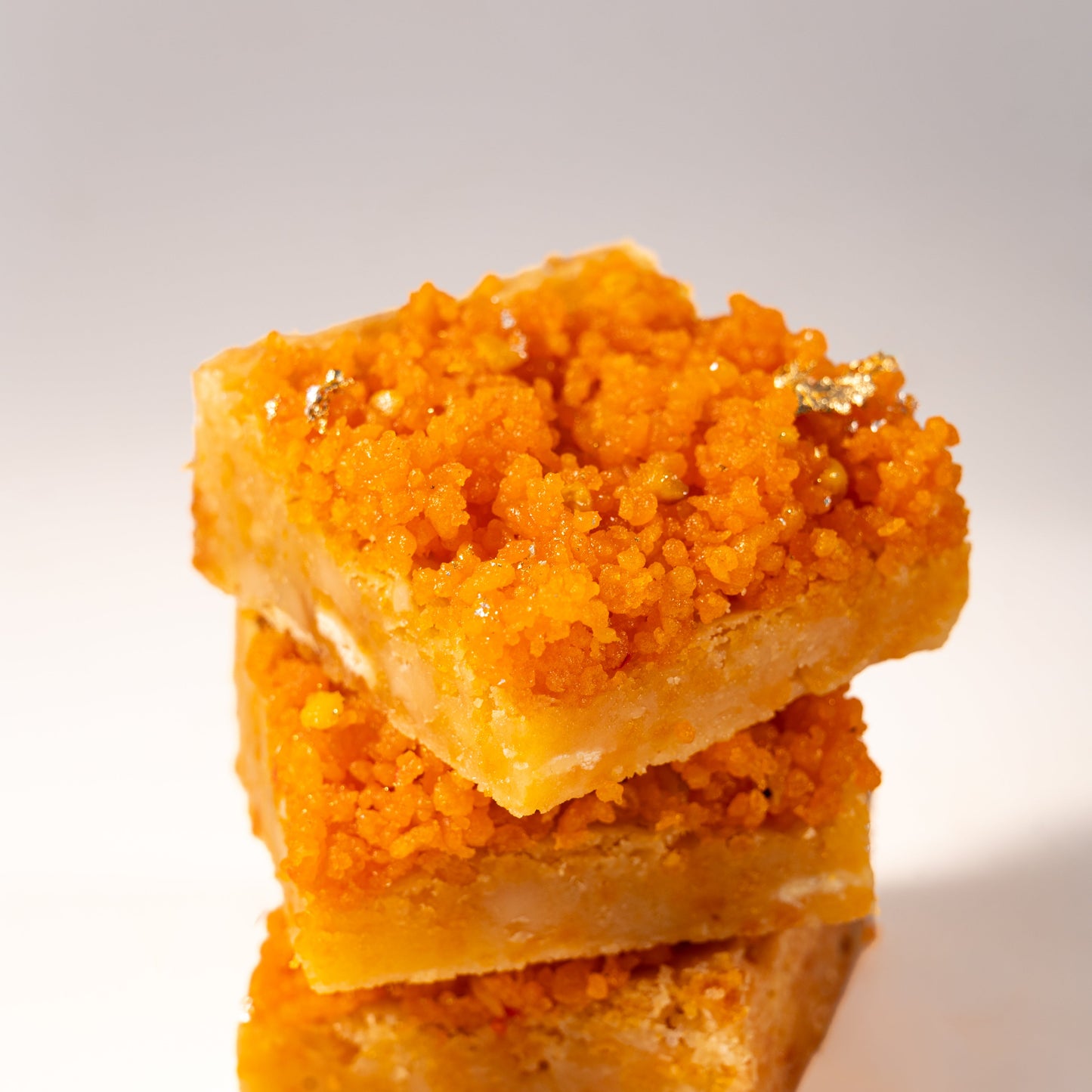 MOTICHOOR + MACADAMIA BLONDIE